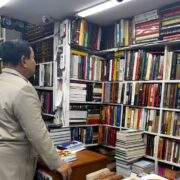 Prabowo Singgah ke Toko Buku Langganan di India