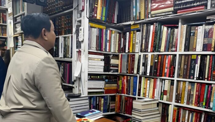 Prabowo Singgah ke Toko Buku Langganan di India