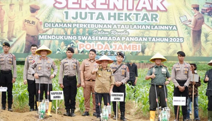 Gubernur Al Haris Bersama Kapolda Ikut Tanam Jagung Serentak 1 Juta Hektar