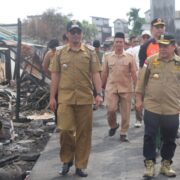 Gubernur Al Haris Berikan Bantuan Sosial untuk Korban Kebakaran di Desa Sungai Itik