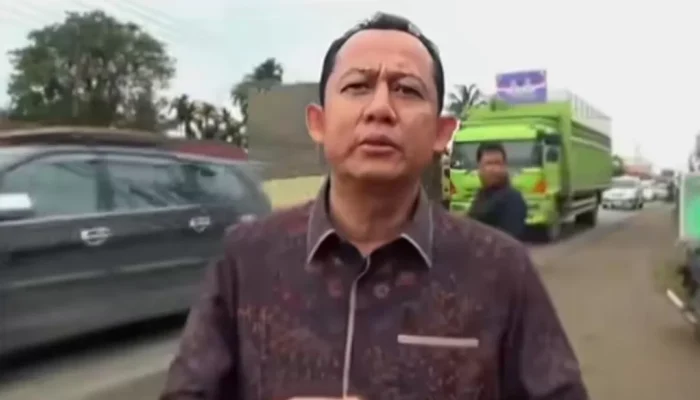 Bupati BBS Turun dari Mobil Saat Terjebak Macet, Serukan Pentingnya Percepatan Pembangunan Jembatan Batanghari 3