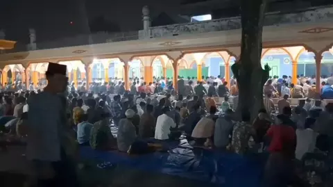 Salat Tarawih Cepat di Blitar: 23 Rakaat Hanya dalam 10 Menit