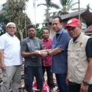 Bupati Muaro Jambi Tinjau Lokasi Kebakaran di Sebapo, Serahkan Bantuan kepada Korban