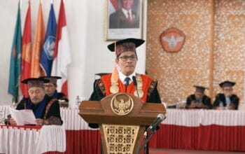 Wisuda ke-117 UNJA, Rektor Titipkan Pesan untuk Jaga Nama Baik Almamater