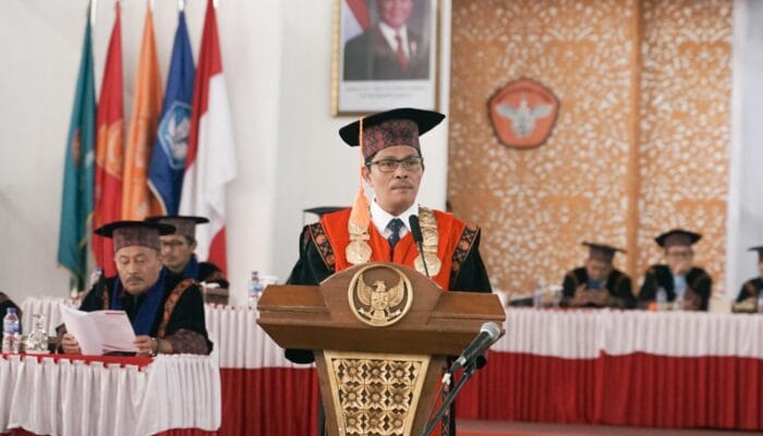 Wisuda ke-117 UNJA, Rektor Titipkan Pesan untuk Jaga Nama Baik Almamater